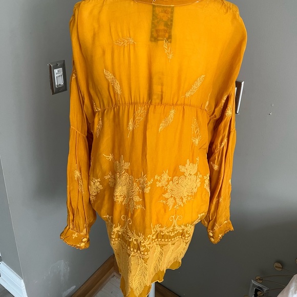 NWT Johnny Was Lara Georgette Feather Embroidered Mustard Yellow Scalloped Hem - Picture 5 of 9